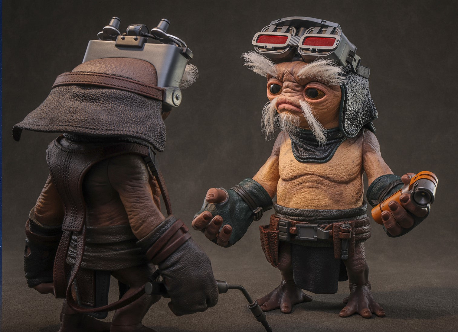 Hot Toys LMS017 Star Wars: The Mandalorian & Grogu - Anzellan Droidsmith Life-Size Collectible Figure